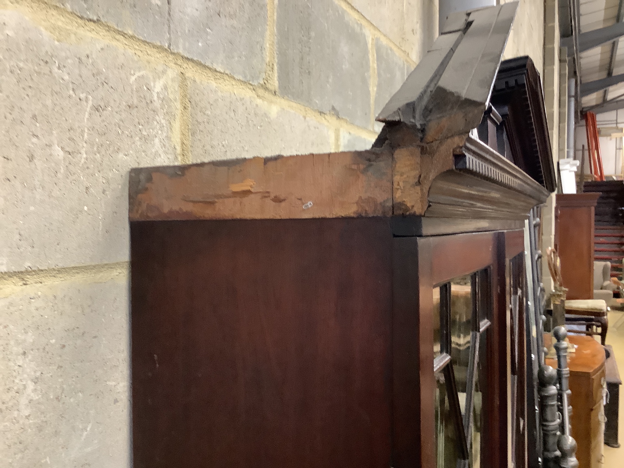 A George III style mahogany bookcase/gun cabinet